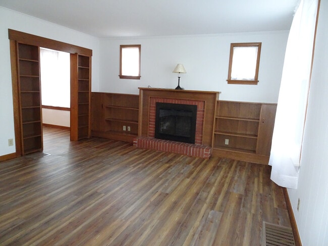 Building Photo - 415 E Lima St