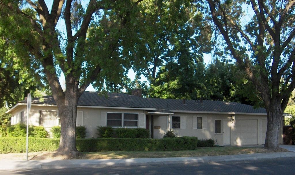 Foto principal - 1335 Ashwood Dr