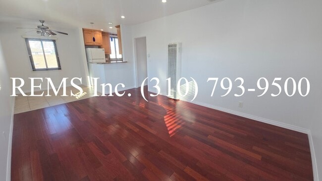 Foto del edificio - Refurbished Upstairs Apartment with Garage parking