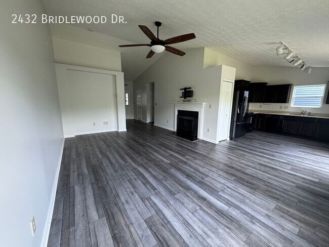Foto del edificio - 2432 Bridlewood Dr