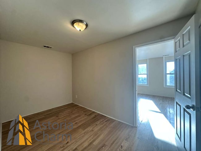 Building Photo - 910 Edmondson Ave