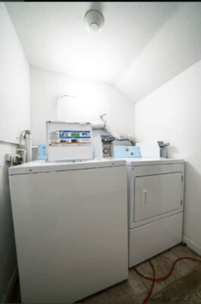 Building Photo - FENWAY 4 bed 2 bath - 9/1/26