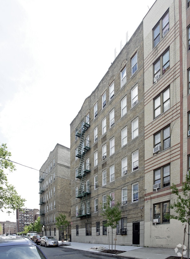 Primary Photo - 2240-2242 Tiebout Ave