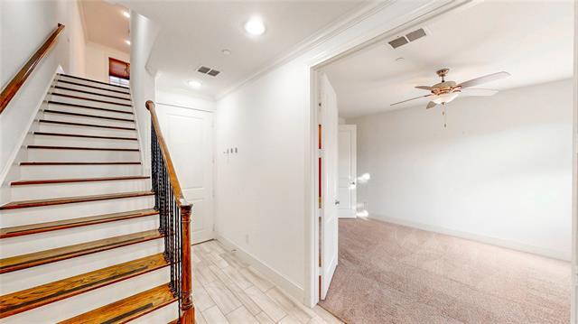 Building Photo - 620 S Pearl Expy