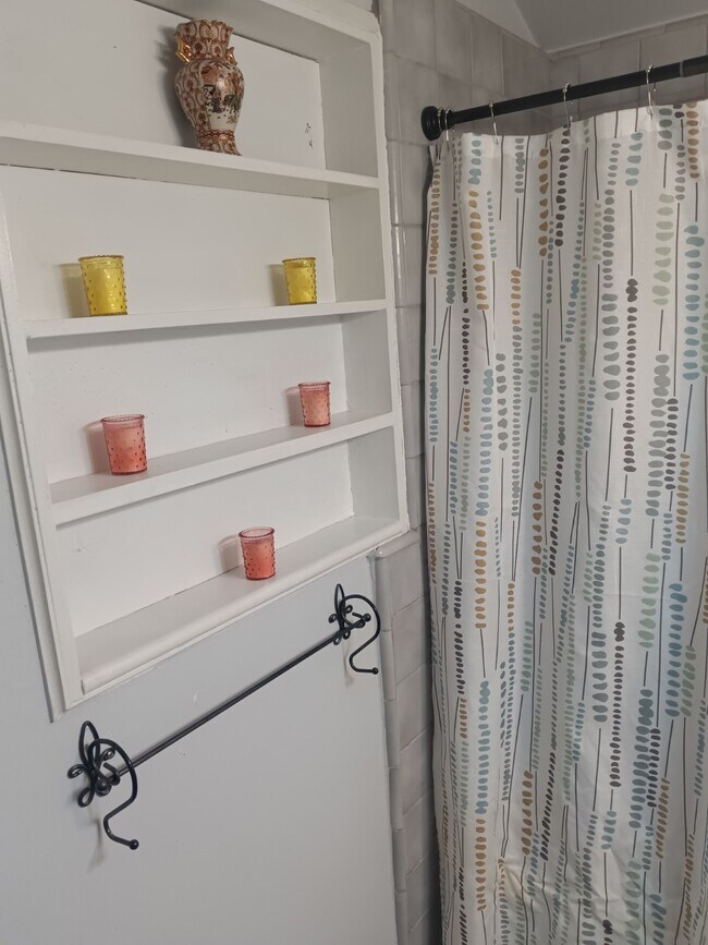 Baño - 7248 Shoshone Ave