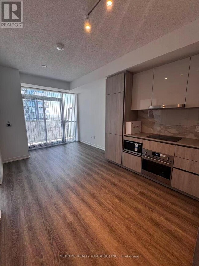 Photo du bâtiment - 8 Interchange Wy