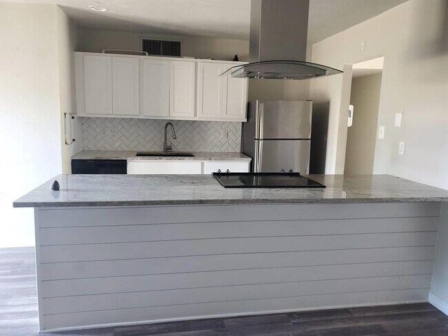 Building Photo - 803 Circle Cove Dr