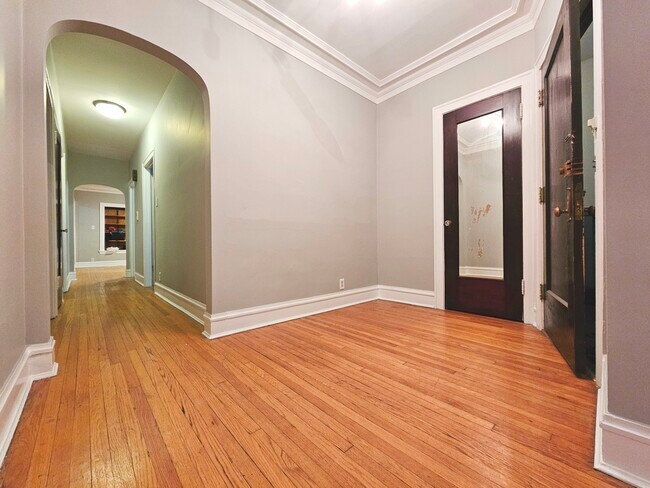 Building Photo - 4891 N Paulina St