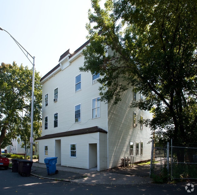 Building Photo - 331 Park St