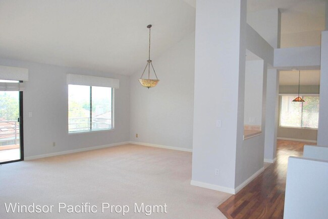 Building Photo - 3073 Lakemont Dr