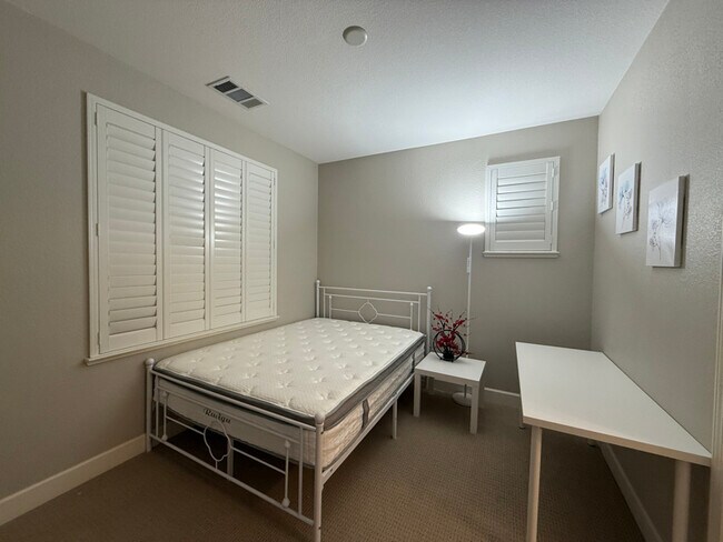 Foto del edificio - 244 Selby Lane