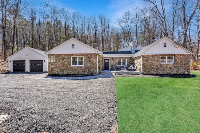Building Photo - 45 Westledge Rd