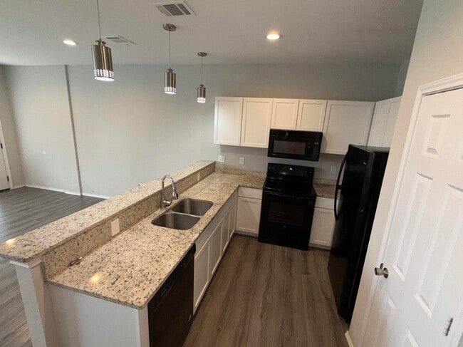 Foto del edificio - 6918 Crestway Dr