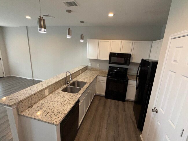 Building Photo - 6918 Crestway Dr