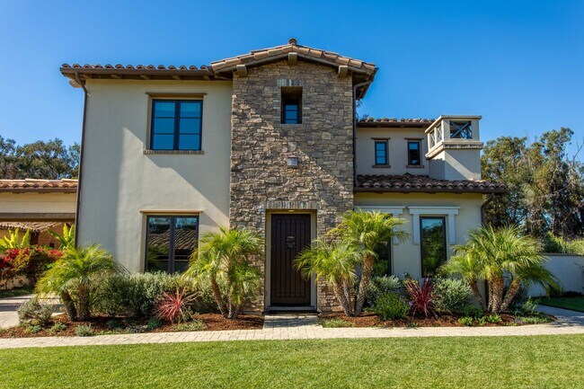 Building Photo - Large 5 bed / 5 bath Tuscan Style Home on ...