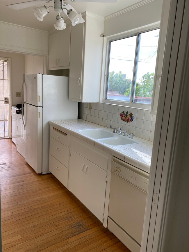 Updated kitchen - 8015 Teesdale Ave