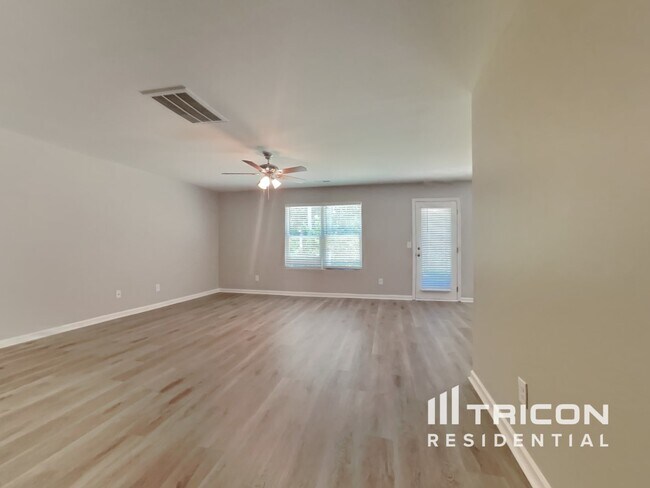 Building Photo - 142 Ridgemoore Ct