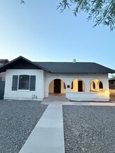 Building Photo - 1216 E Pierce St