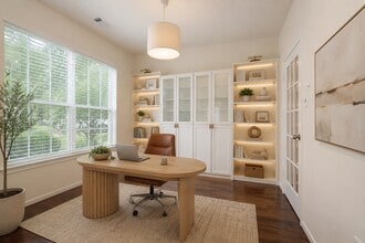 Building Photo - 7 N Regan Mead Cir