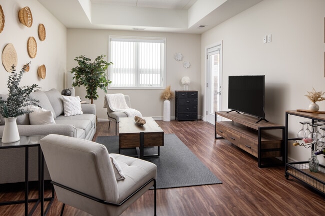 Building Photo - River's Edge I