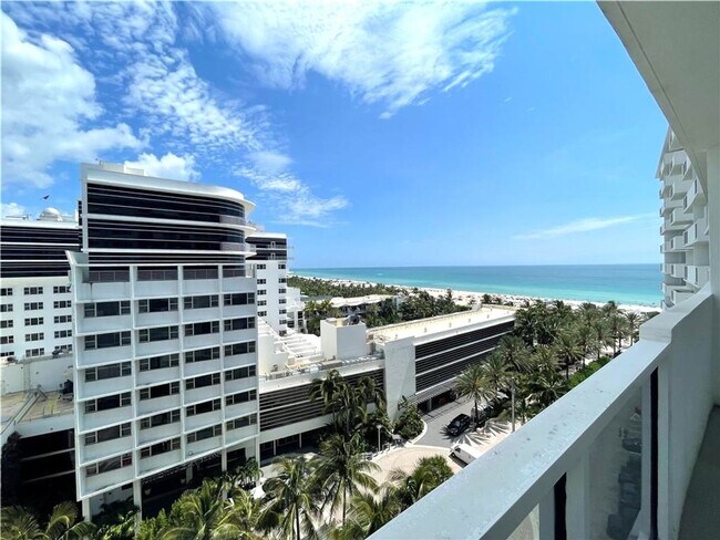Foto del edificio - Live where Lincoln Road meets the Ocean in a full service resort-style condominium in South Beach!