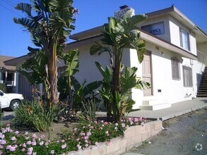Building Photo - 2620 Linden Ave