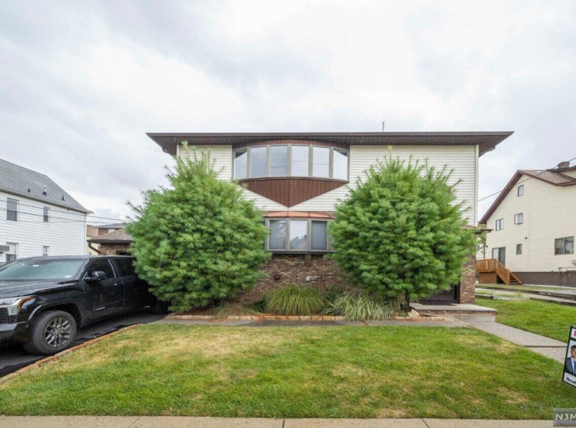 28 Scudder St, Garfield, NJ 07026 House Rental in Garfield, NJ