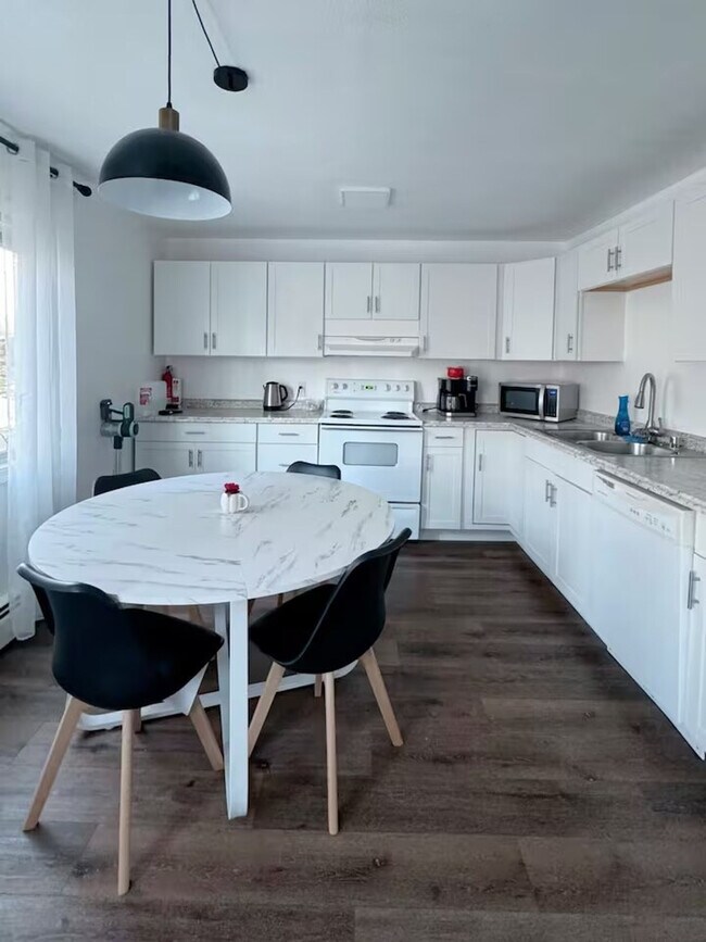 Foto del edificio - 3811 Spenard Rd