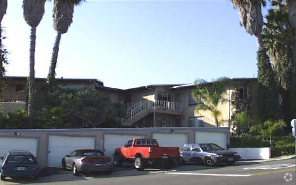 Primary Photo - 404 Avenida Victoria