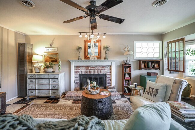Foto del edificio - 1125 Timbergrove Dr