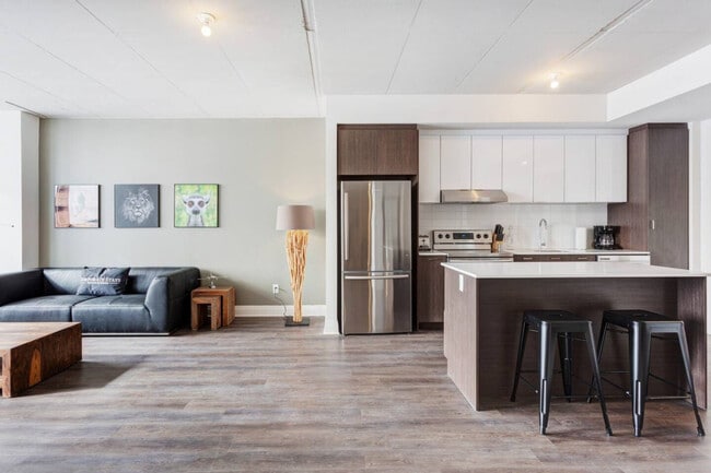 Building Photo - 3400 Promenade du Quartier-Saint-Martin