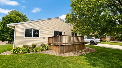 Building Photo - 1817-1819-1819 Sawmill Pl
