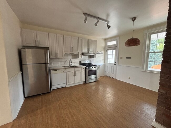 Building Photo - 3037 Pulawski Wy