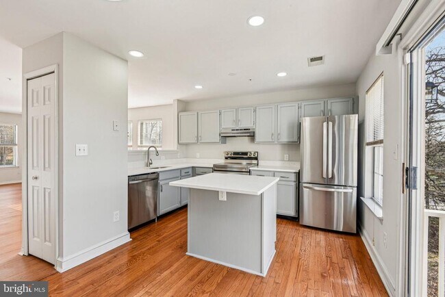 Foto del edificio - 1440 Nutwood Ct