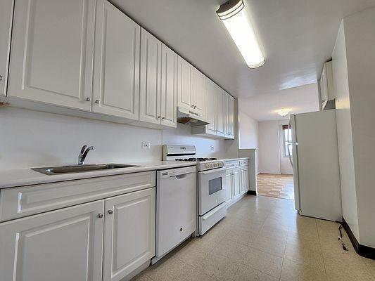 Building Photo - 1 bedroom in BRONX NY 10463