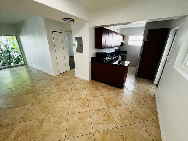 Building Photo - 946 Bay Dr