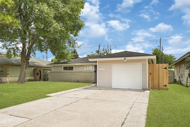 Building Photo - 3816 Newton Dr