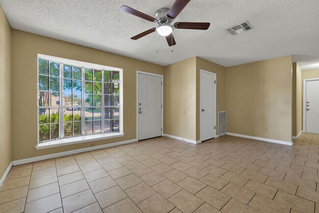 Foto del edificio - 2 Bedroom Rental Home near Brooks City Bas...
