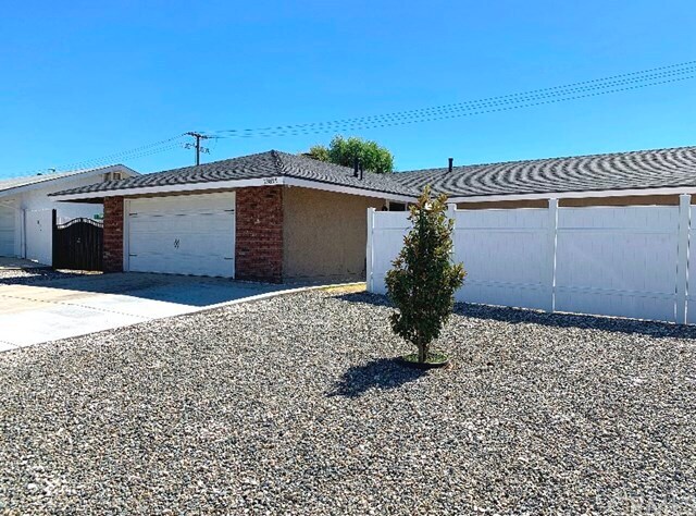 Building Photo - 13694 Persimmon Rd