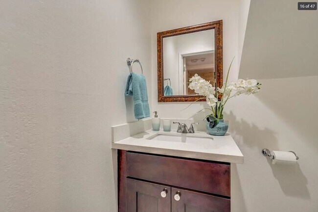Foto del edificio - 3211 Admiralty Ln