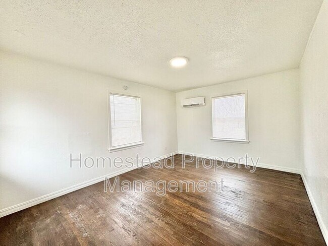 Building Photo - 5 SW 55th St