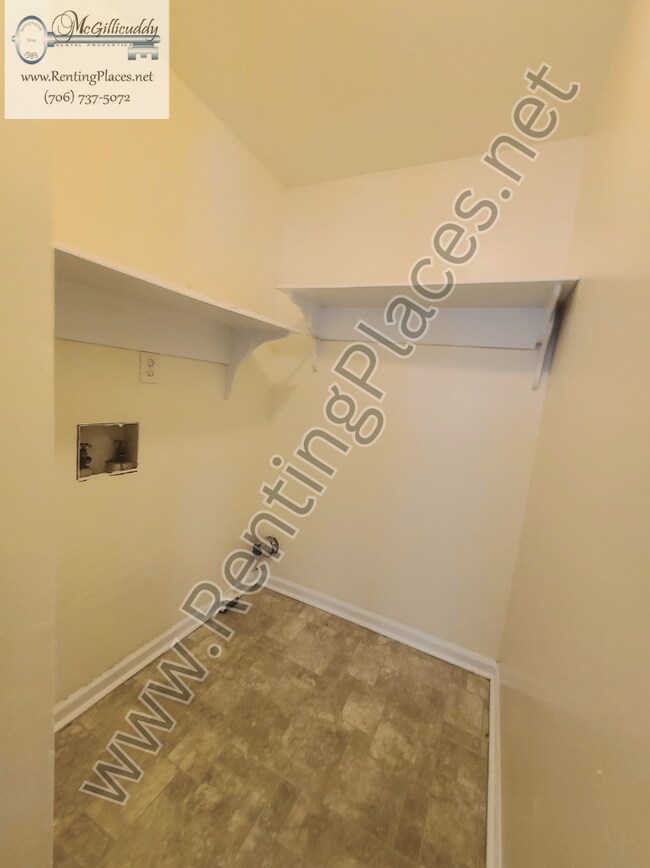 Building Photo - 1210 Holden Dr