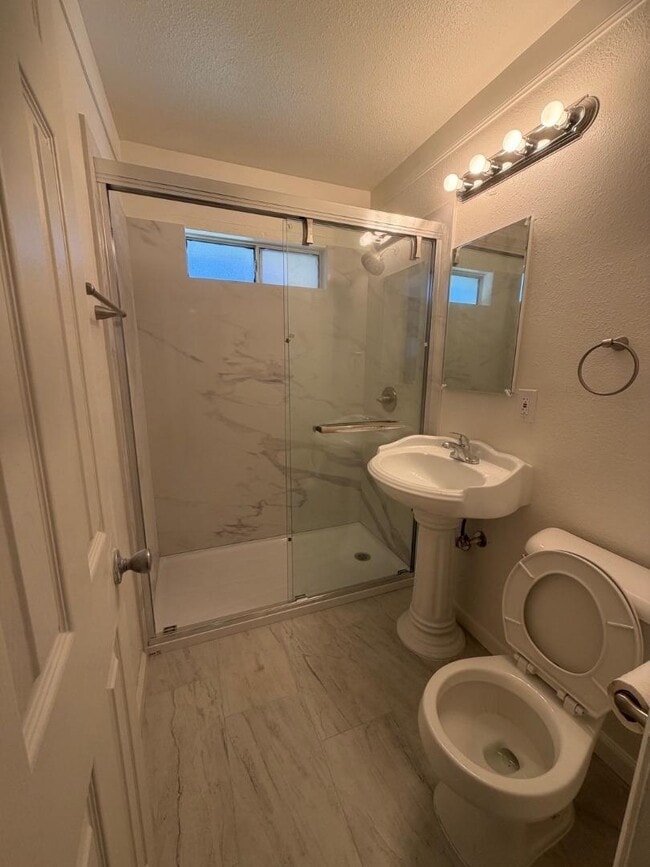 Foto del edificio - 715 Schafer Rd