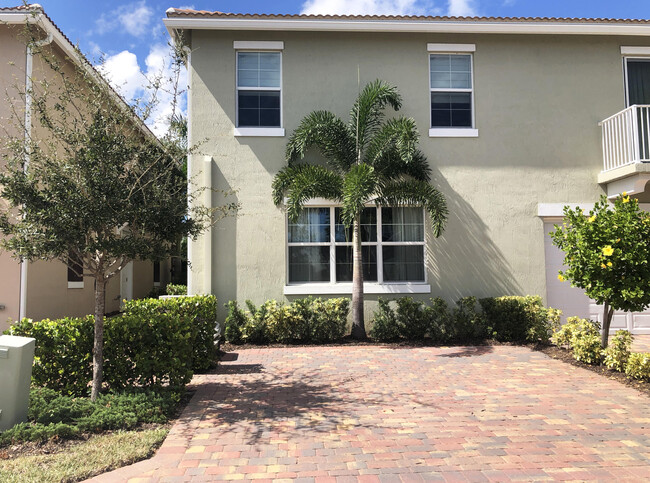 Foto del edificio - 1072 Community Dr