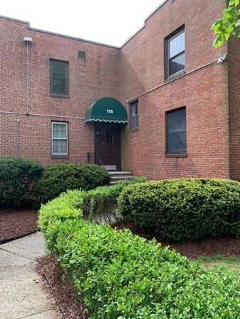 Building Photo - 116 Floral St