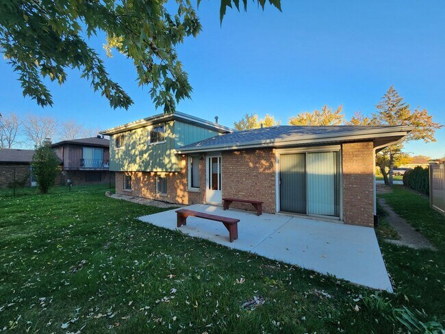 Foto del edificio - 16710 Kenwood Ave