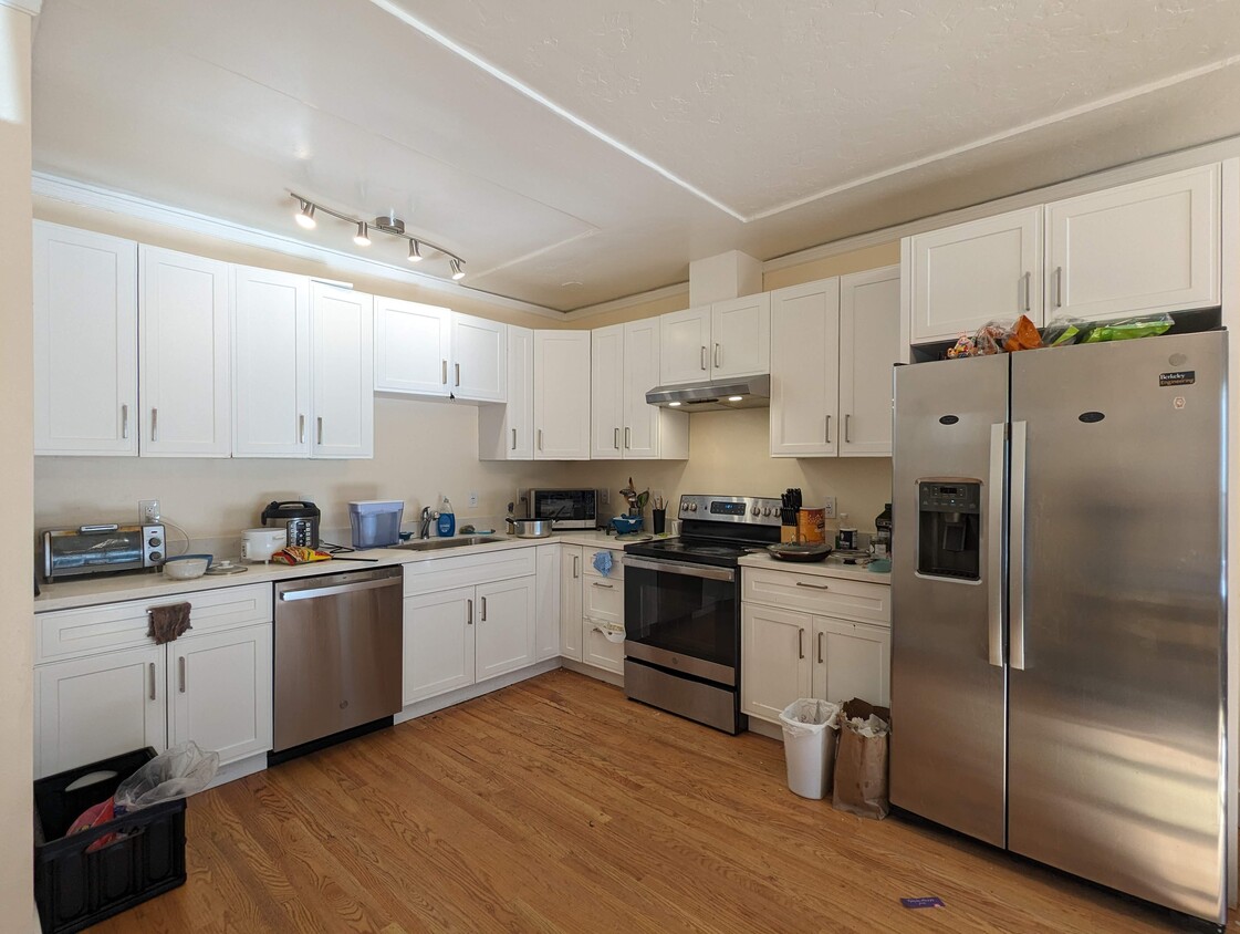 Primary Photo - 2083 Delaware St