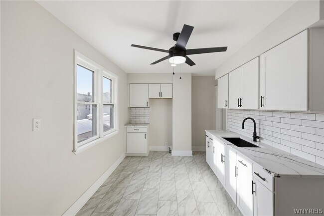 Building Photo - 36 Krakow St