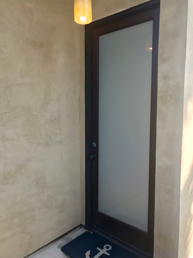 entrada privada - 1072 Amoroso Pl