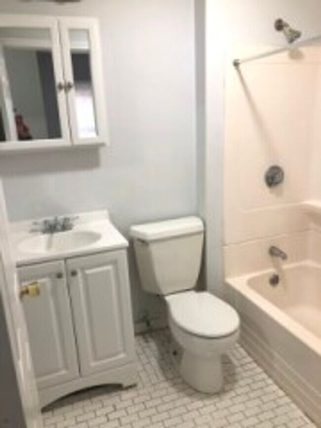 Building Photo - 4 Bed Apt. - East Cambridge - 9/1